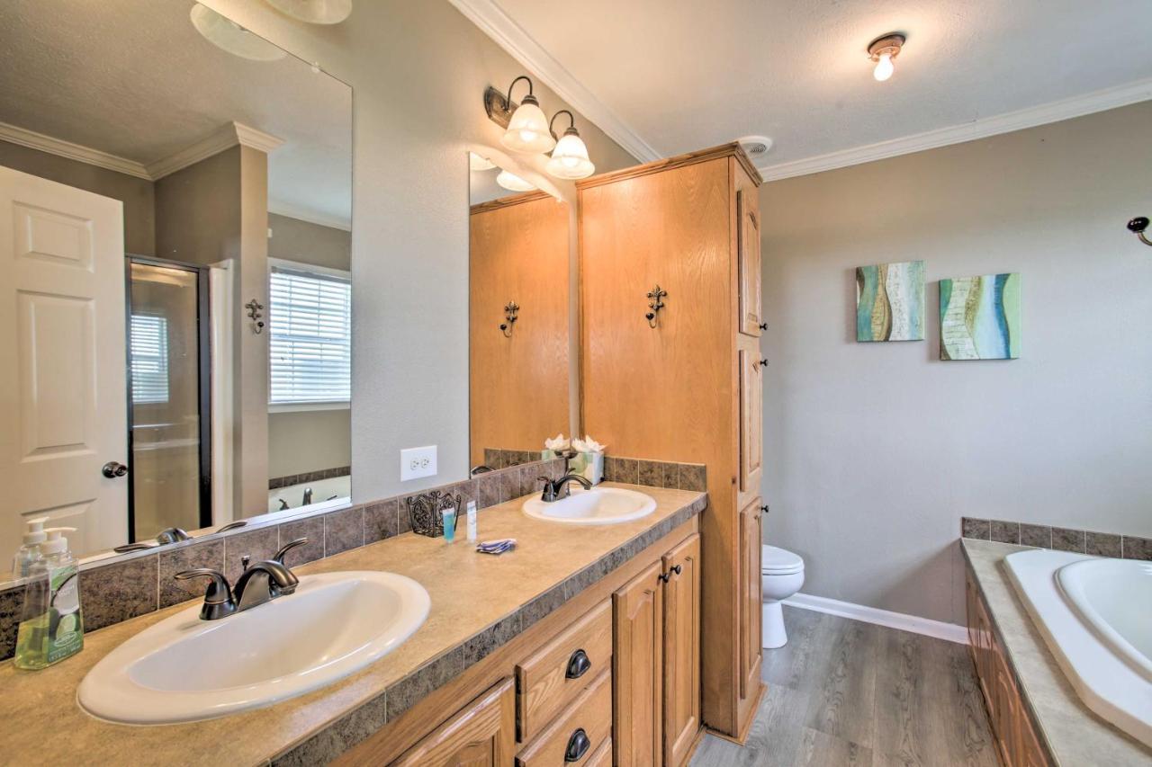 Waterfront New Orleans Home With Private Dock And Pier 외부 사진